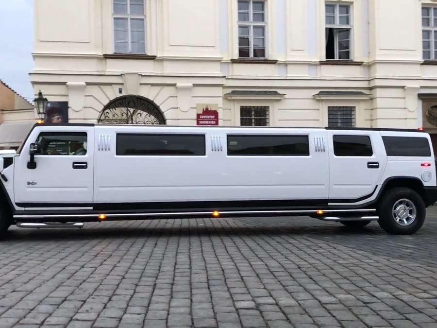 Boční profil limuzíny Hummer H200